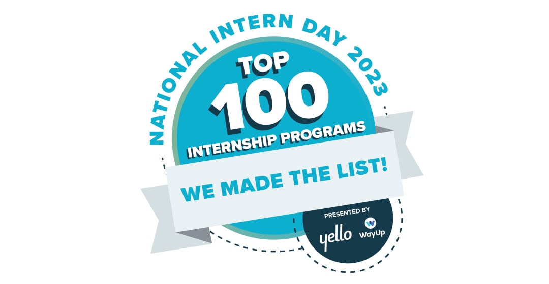 Yello社とWayUp社が2023年度National Intern Day (全米インターンデー)に合わせて発表した「Top 100 Internship Programs」(インターンシッププログラムトップ100)のロゴ。「We Made the List! (一挙公開！)」と書かれている。