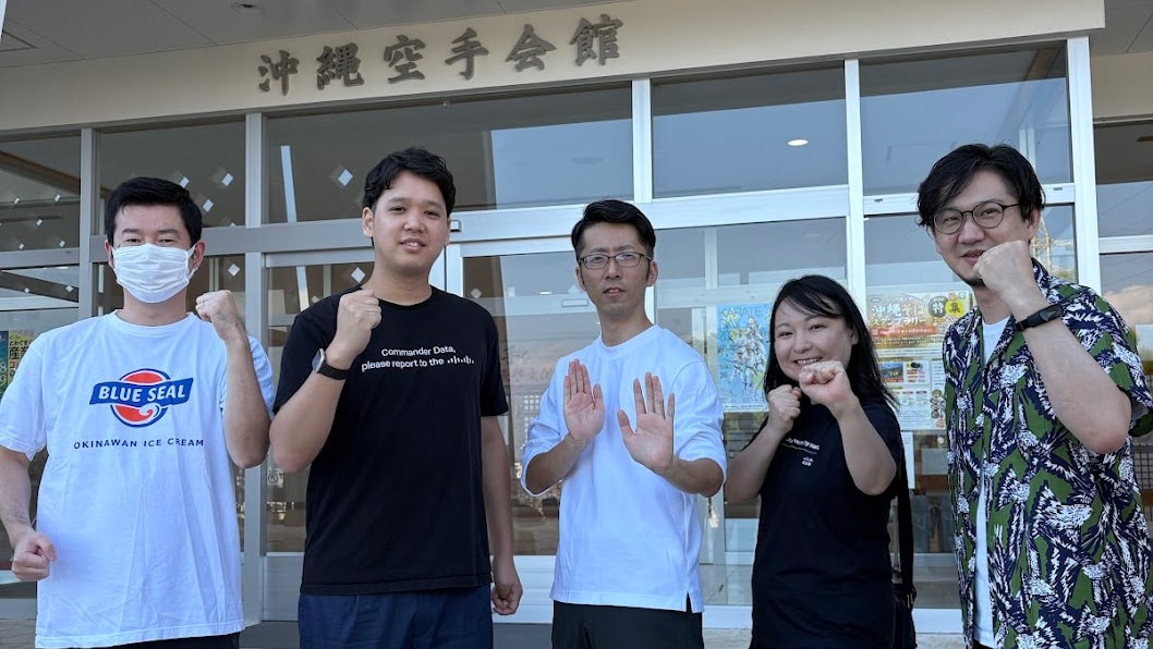 空手会館前での集合写真2