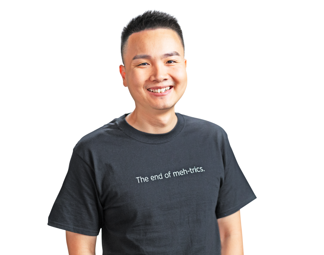 A smiling Splunker looks at the camera wearing a t-shirt that says, “The end of meh-trics.”