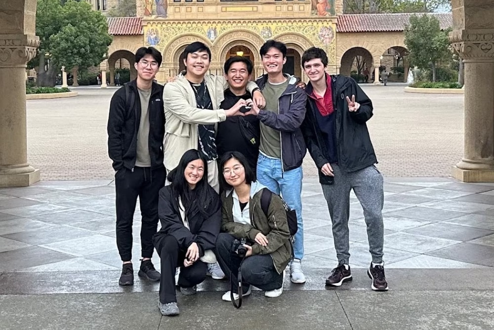 Splunk’s Software QA intern Joline Cheng poses in a group of Splunkterns in front of a picturesque church on a college campus